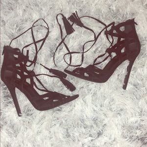 Strappy shoes with tassels